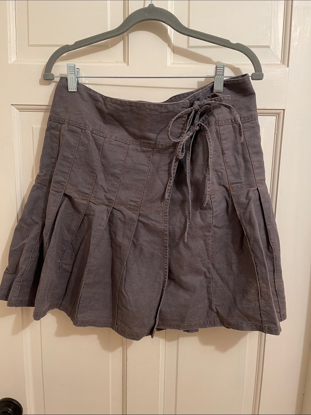 American Eagle Outfitters Olive Gray Pleated A-Line Skirt with Tie-Panel Waist